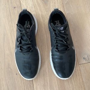 Nike women’s black golf shoes size 7.5